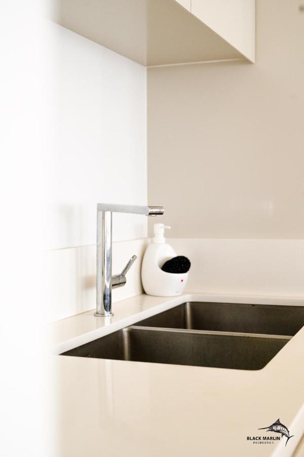 Black Marlin Apartments Pereybere Beach ภายนอก รูปภาพ