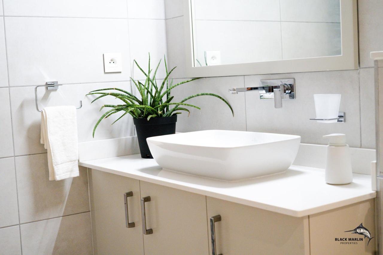 Black Marlin Apartments Pereybere Beach ภายนอก รูปภาพ