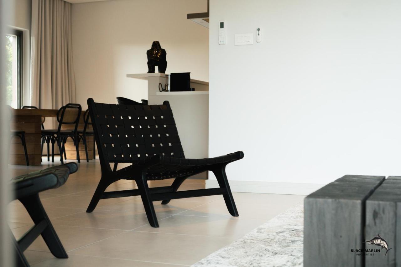 Black Marlin Apartments Pereybere Beach ภายนอก รูปภาพ