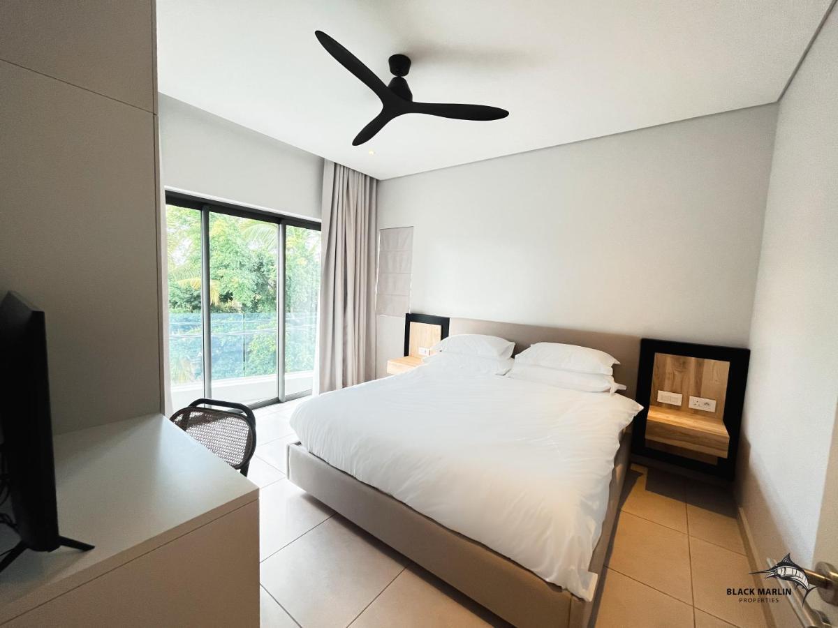 Black Marlin Apartments Pereybere Beach ภายนอก รูปภาพ