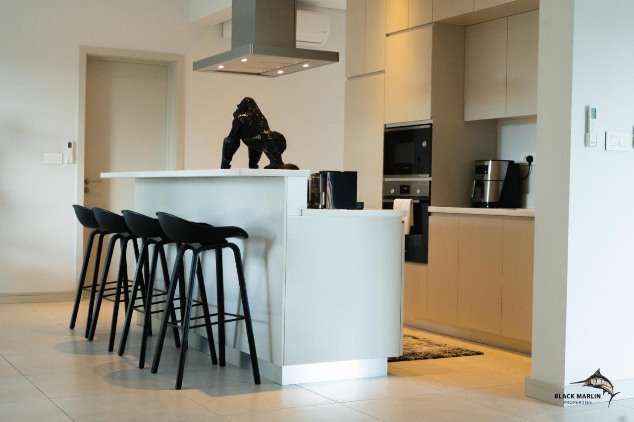 Black Marlin Apartments Pereybere Beach ภายนอก รูปภาพ
