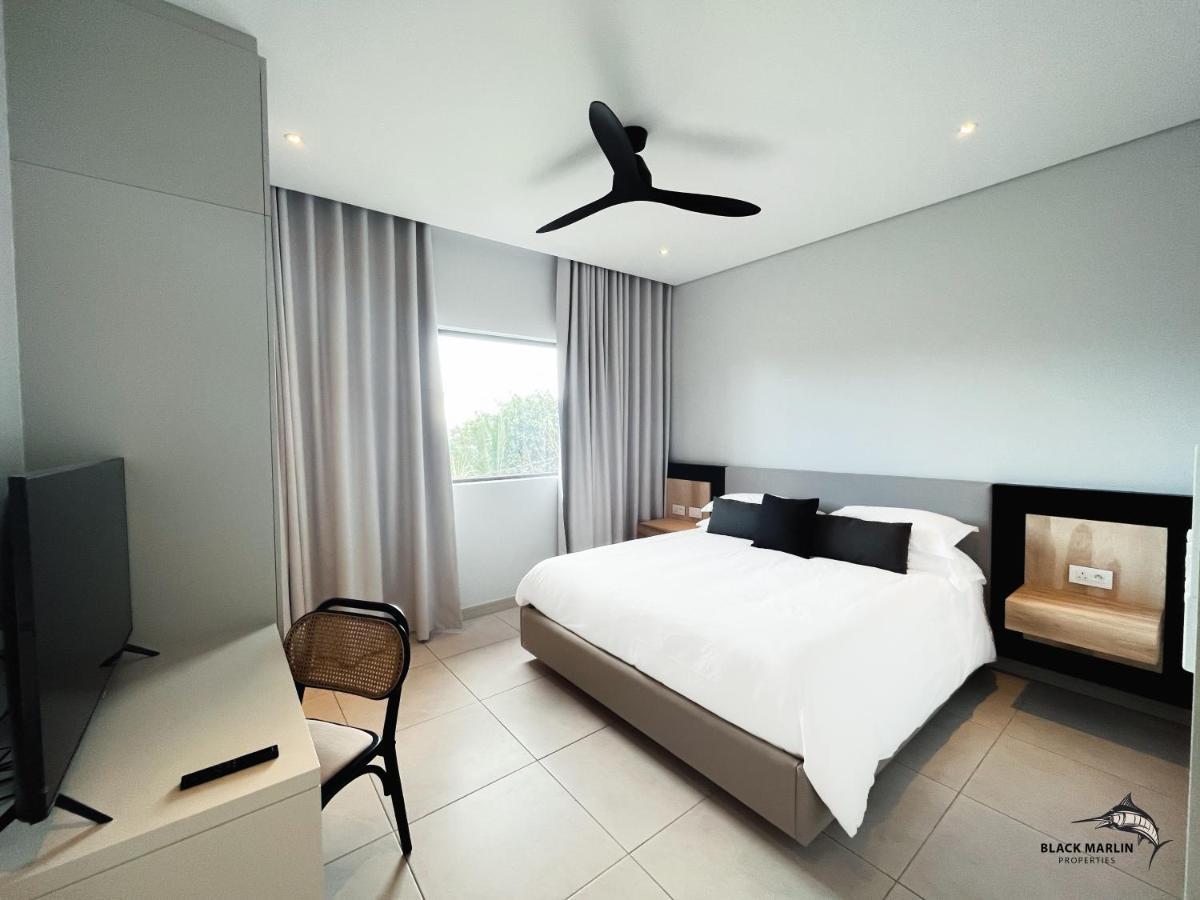 Black Marlin Apartments Pereybere Beach ภายนอก รูปภาพ