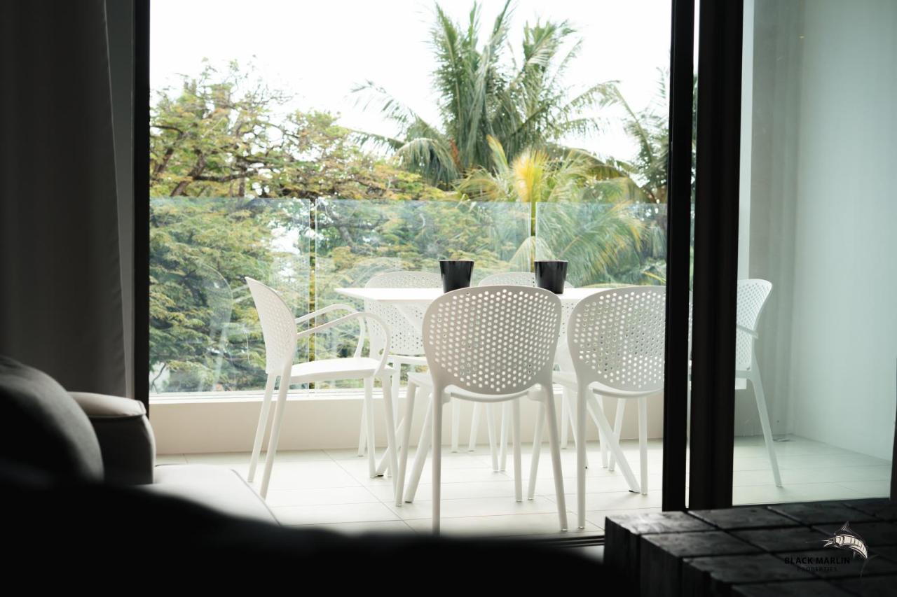 Black Marlin Apartments Pereybere Beach ภายนอก รูปภาพ