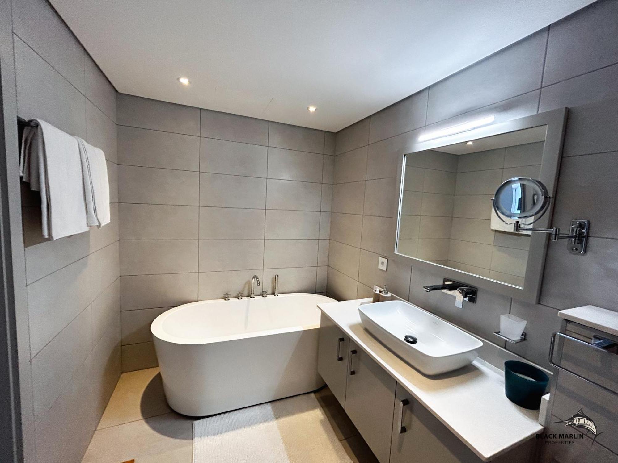 Black Marlin Apartments Pereybere Beach ภายนอก รูปภาพ