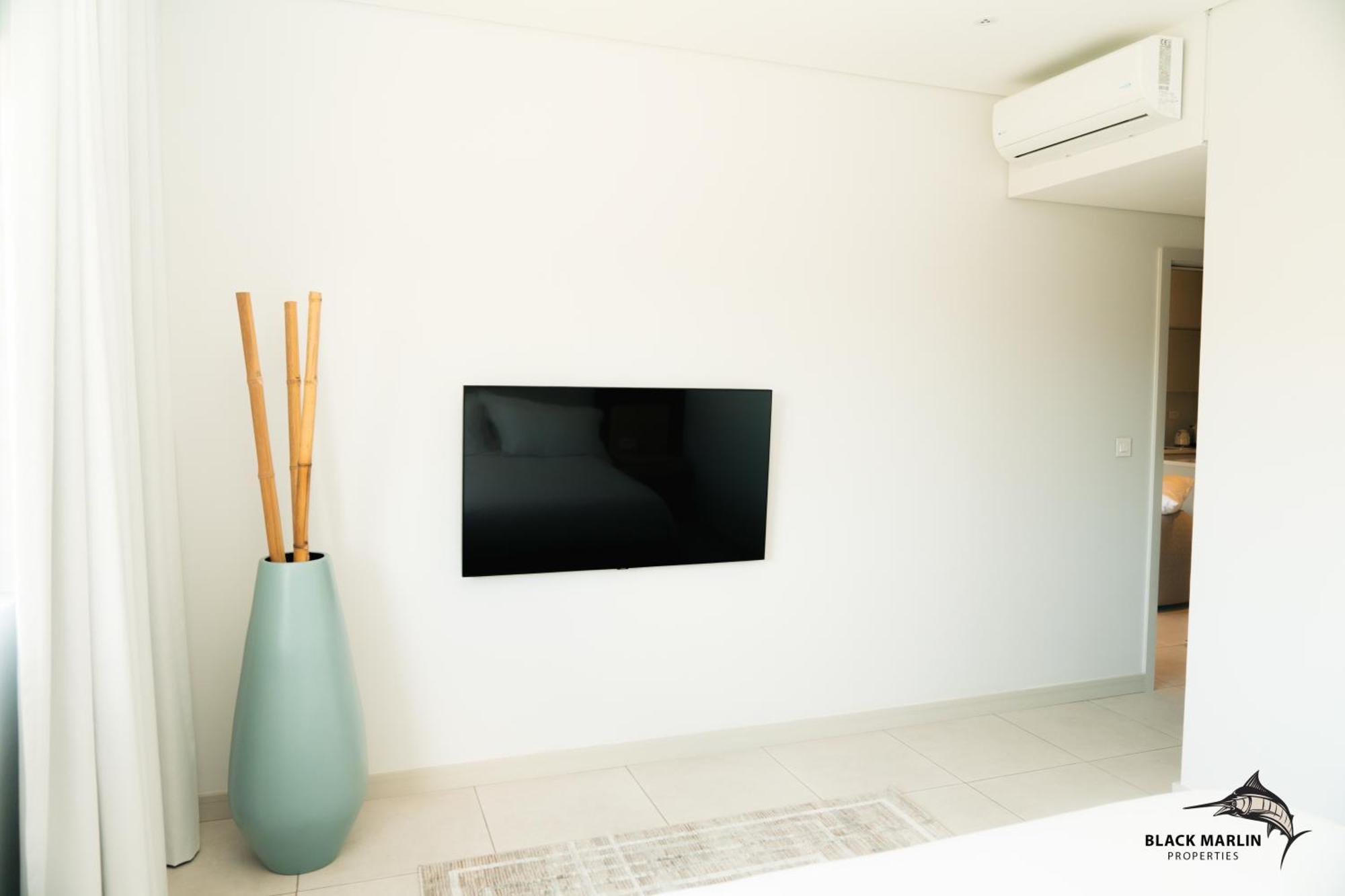 Black Marlin Apartments Pereybere Beach ภายนอก รูปภาพ