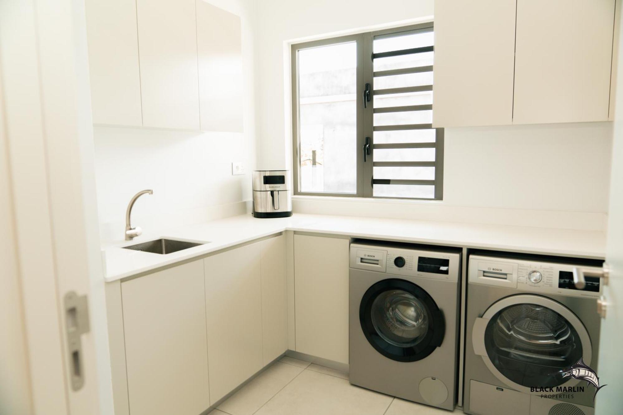 Black Marlin Apartments Pereybere Beach ภายนอก รูปภาพ