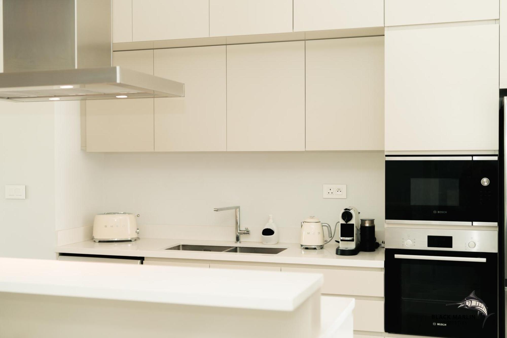 Black Marlin Apartments Pereybere Beach ภายนอก รูปภาพ
