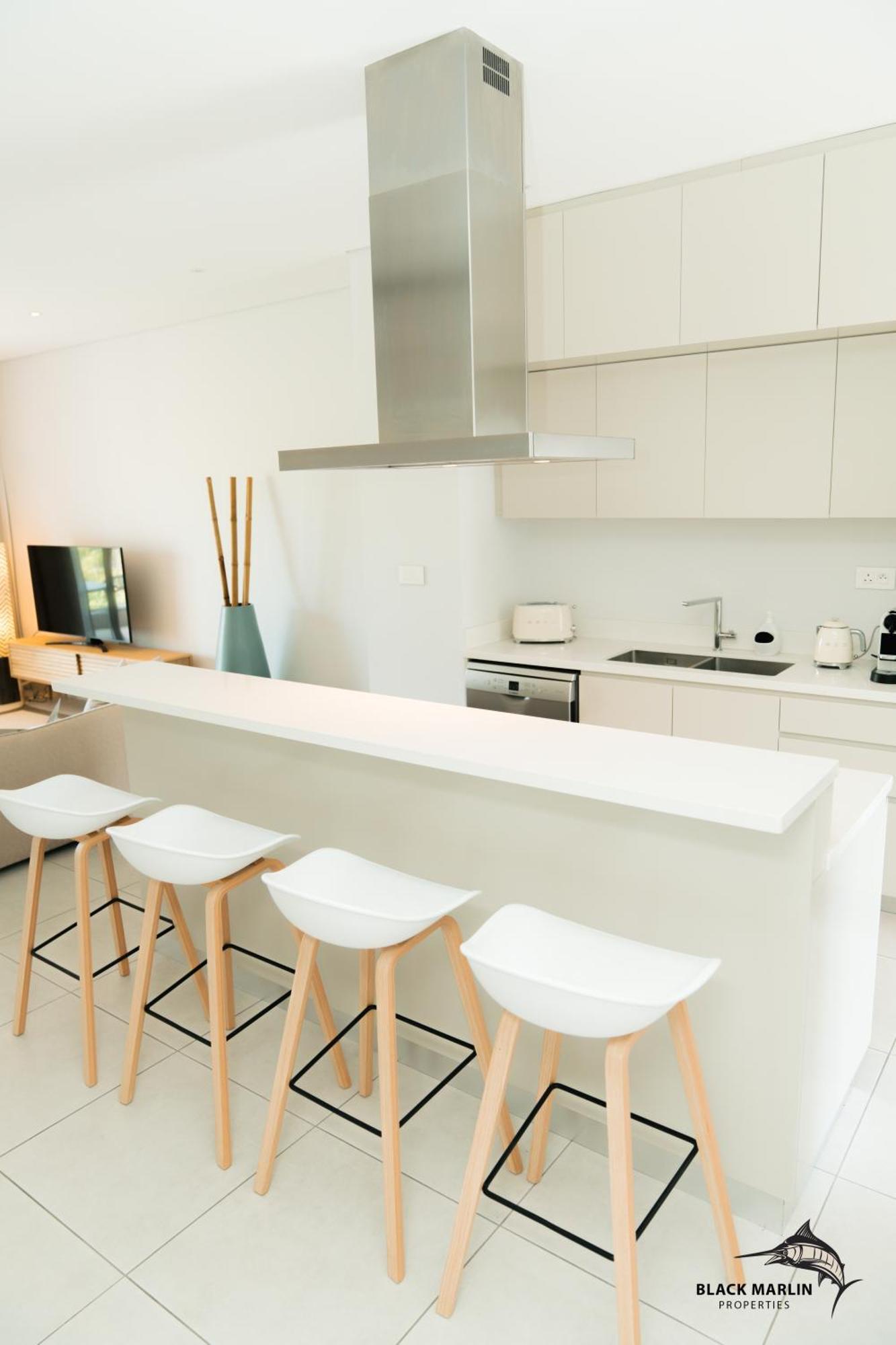 Black Marlin Apartments Pereybere Beach ภายนอก รูปภาพ